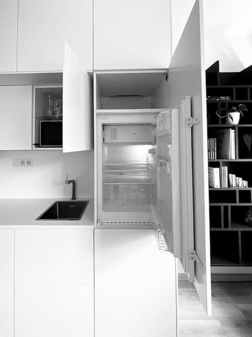 New Studio In Quiet Part Of The City Center Bratislava Exterior foto